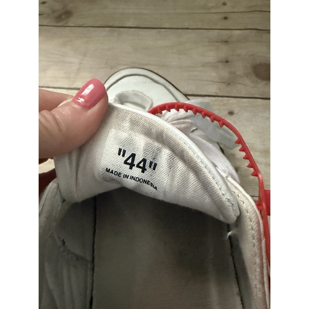 Authentic Off-White Vulcanized Low-Top Sneakers Size 44, With Box - Picture 6 of 12